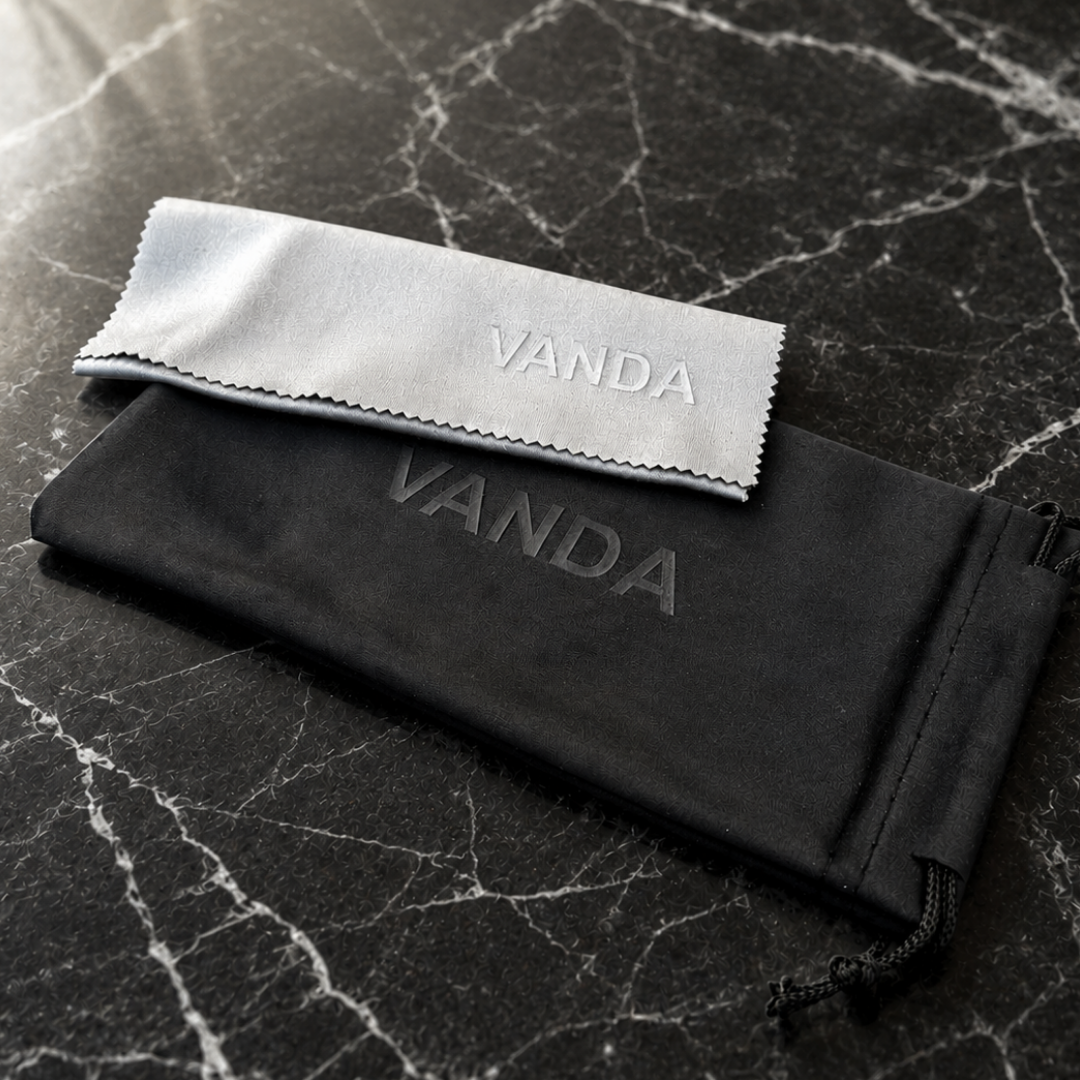 VANDA Suede pouch and cloth